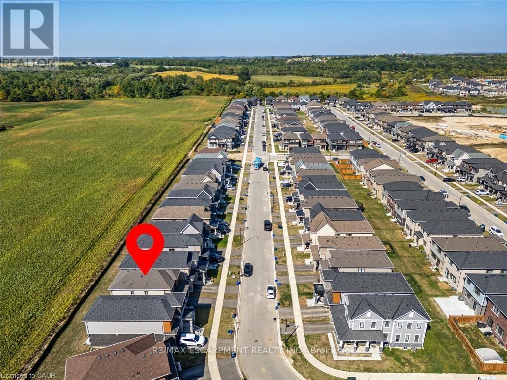 15 Monteith Drive, Brantford, Ontario  N3T 0W6 - Photo 4 - X12464445