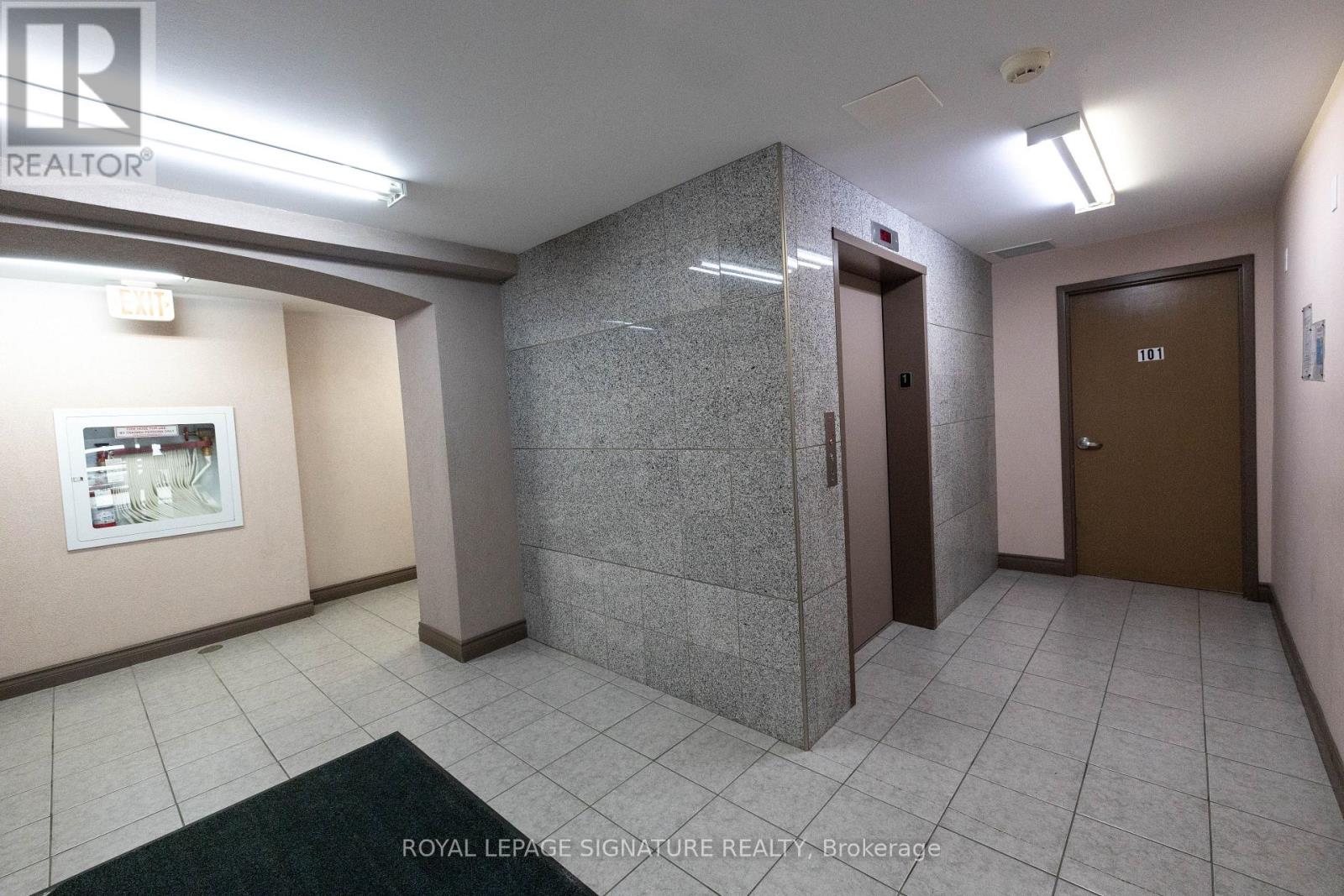 202 - 251 Lester Street, Waterloo, Ontario  N2L 3W6 - Photo 4 - X12464450