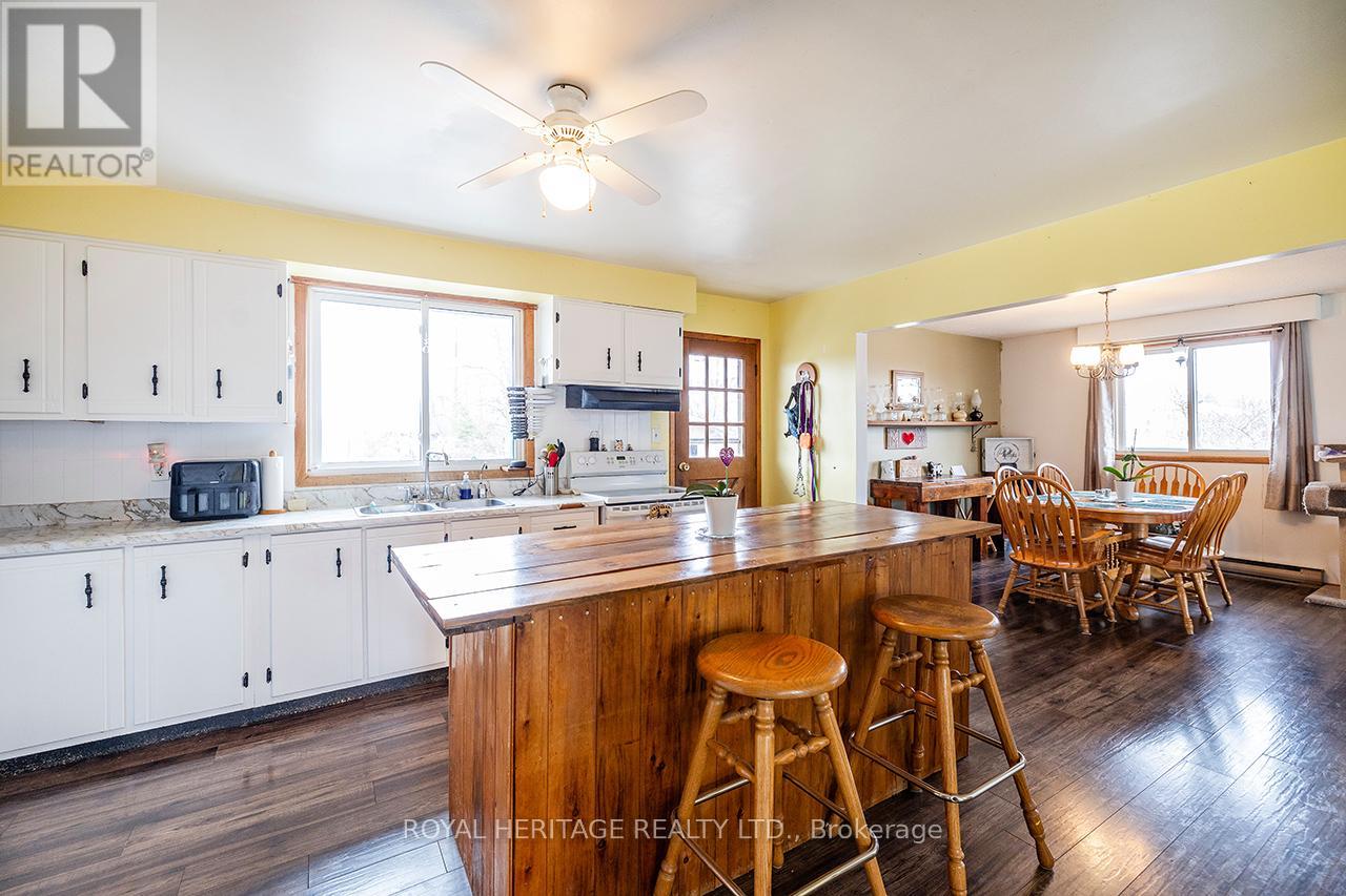 940 Portage Road, Kawartha Lakes, Ontario  K0M 2B0 - Photo 6 - X12464452