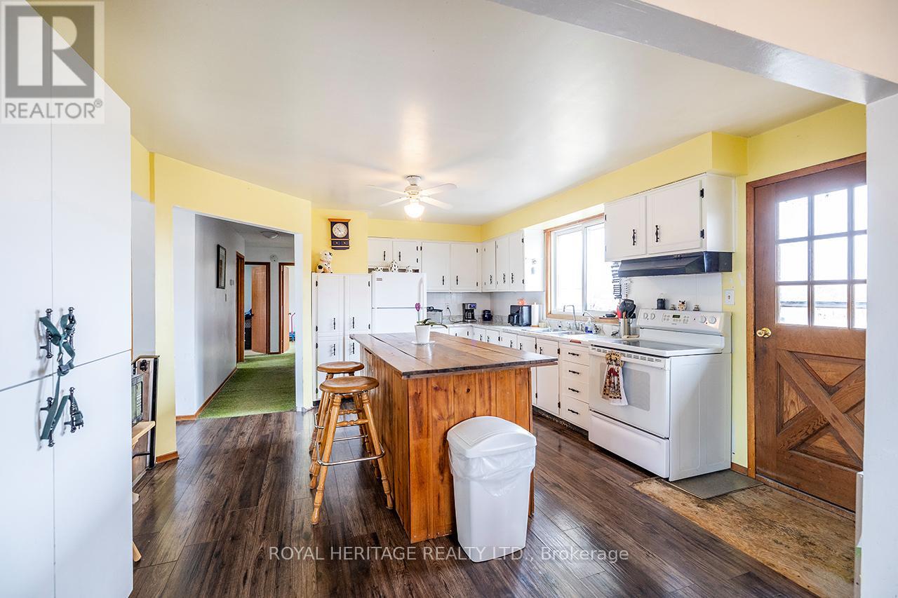 940 Portage Road, Kawartha Lakes, Ontario  K0M 2B0 - Photo 9 - X12464452