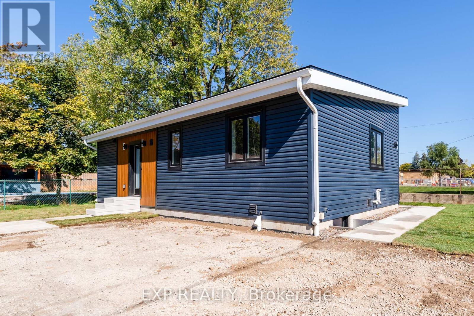 Unit C - 44 Kingsway Crescent, Brantford, Ontario  N3R 1M7 - Photo 3 - X12464478