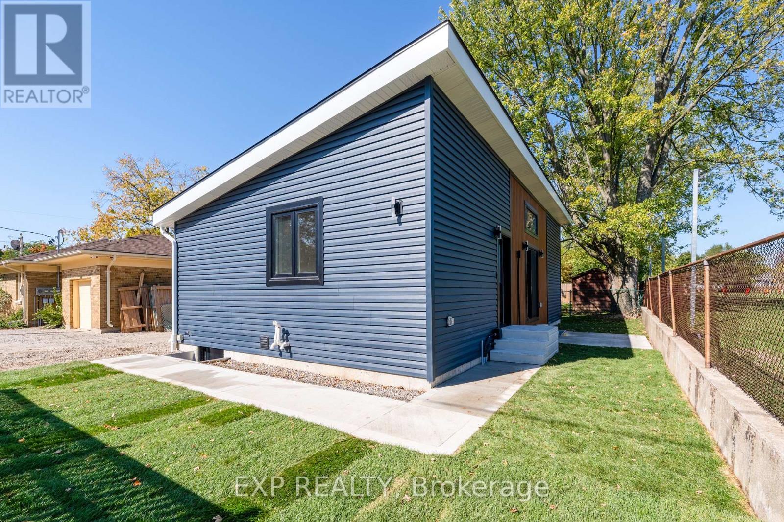 Unit C - 44 Kingsway Crescent, Brantford, Ontario  N3R 1M7 - Photo 4 - X12464478