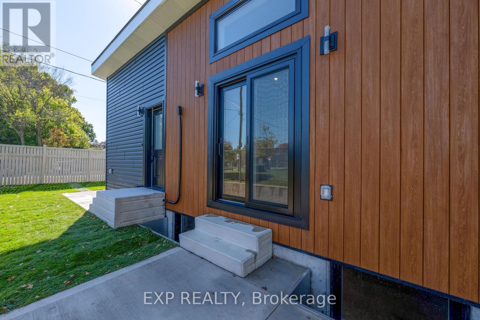 Unit C - 44 Kingsway Crescent, Brantford, Ontario  N3R 1M7 - Photo 5 - X12464478