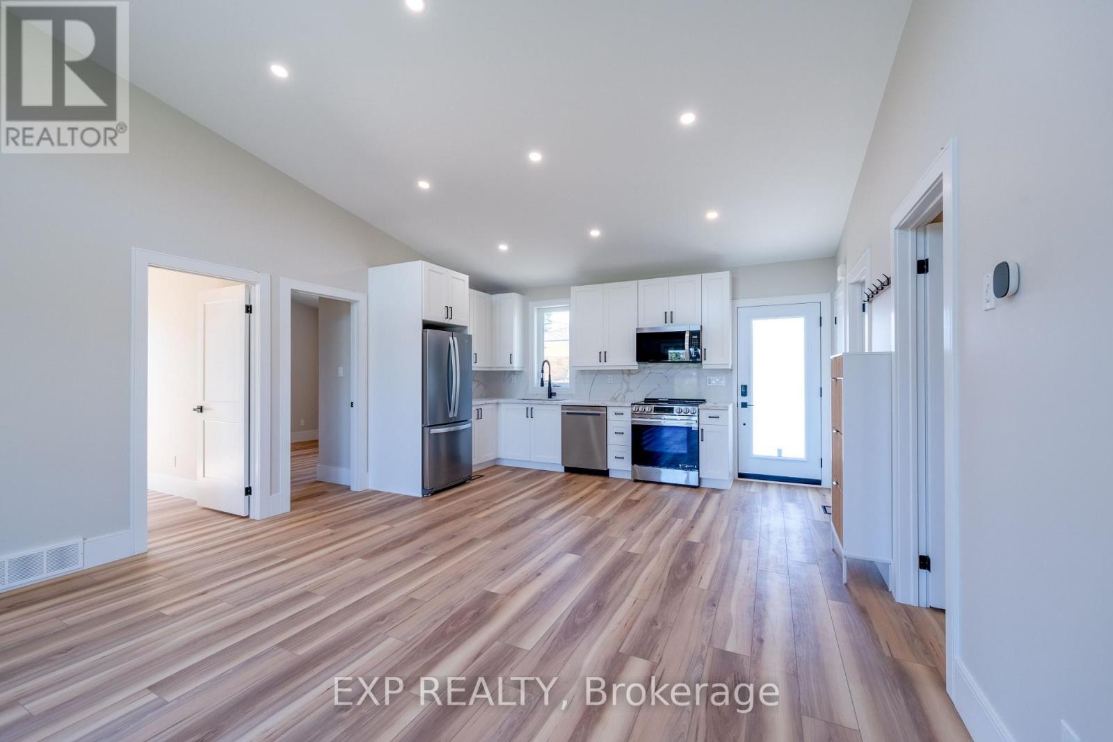 Unit C - 44 Kingsway Crescent, Brantford, Ontario  N3R 1M7 - Photo 6 - X12464478
