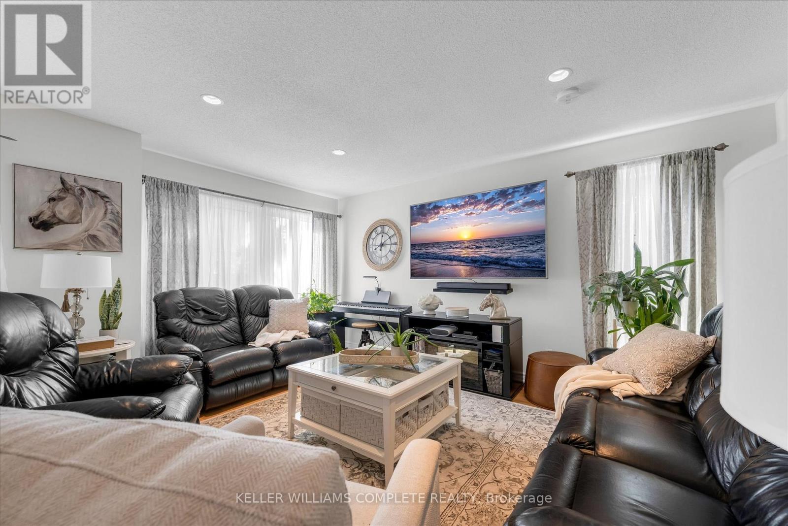 14 - 286 Hamilton Drive, Hamilton, Ontario  L9G 4W6 - Photo 12 - X12464482