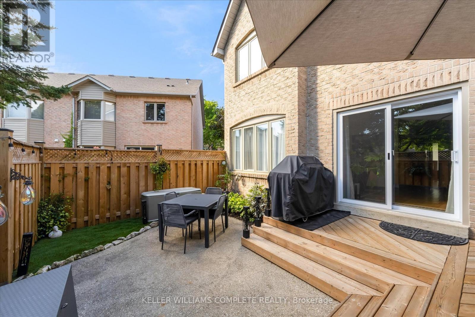 14 - 286 Hamilton Drive, Hamilton, Ontario  L9G 4W6 - Photo 30 - X12464482