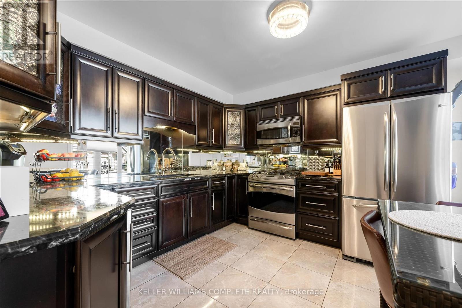 14 - 286 Hamilton Drive, Hamilton, Ontario  L9G 4W6 - Photo 6 - X12464482