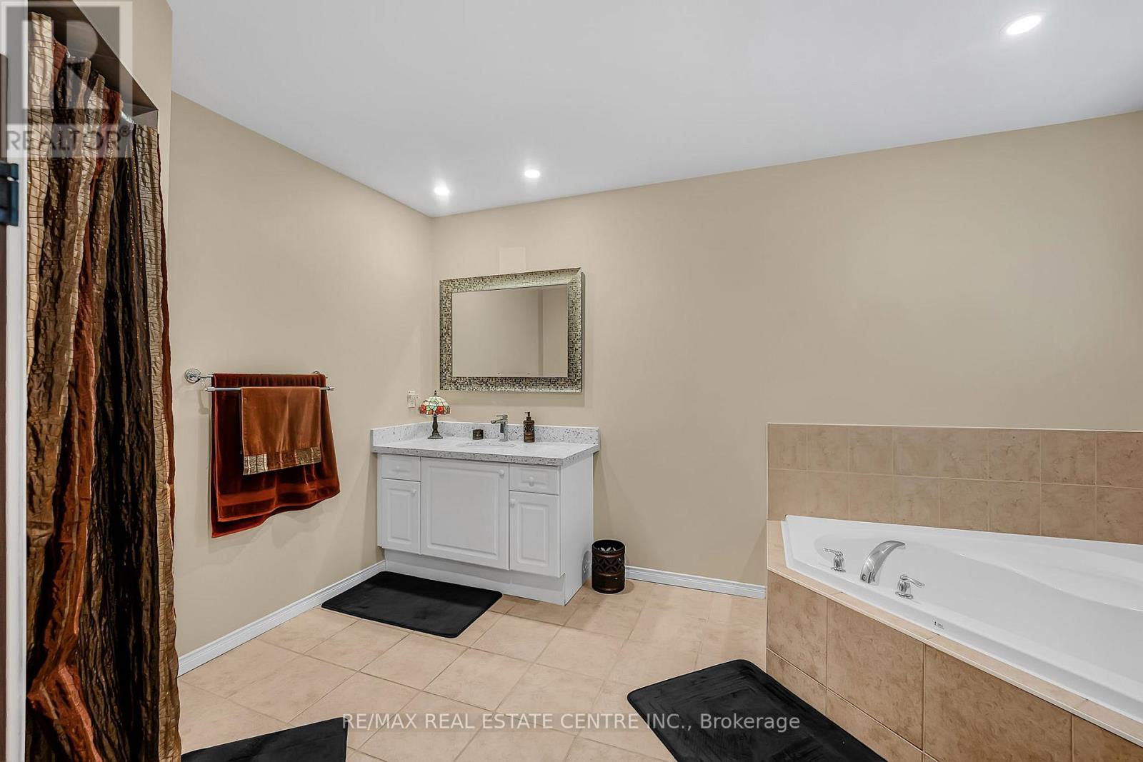 35 Pantano Drive, Hamilton, Ontario  L9B 2Y4 - Photo 30 - X12464494