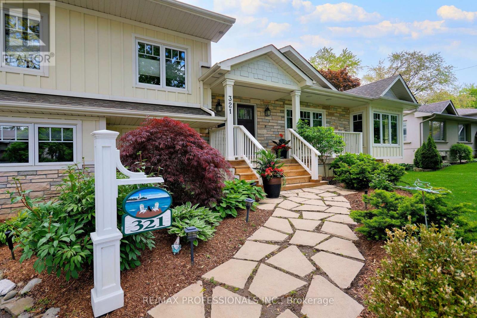 321 Wendy Lane, Oakville (Wo West), Ontario  L6L 4P9 - Photo 2 - W12324341