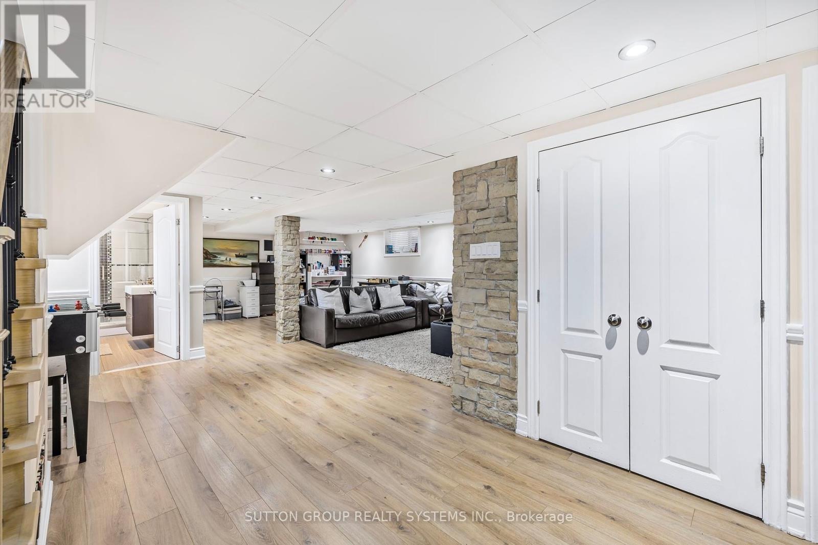 85 Kane Avenue, Toronto, Ontario  M6M 3M8 - Photo 18 - W12446097