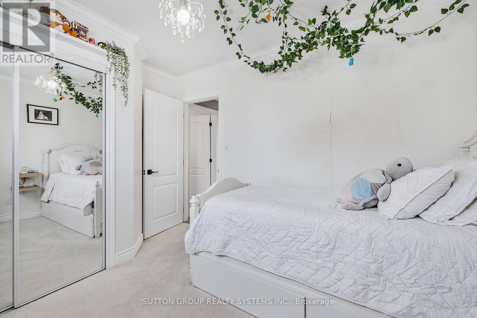 85 Kane Avenue, Toronto, Ontario  M6M 3M8 - Photo 13 - W12446097