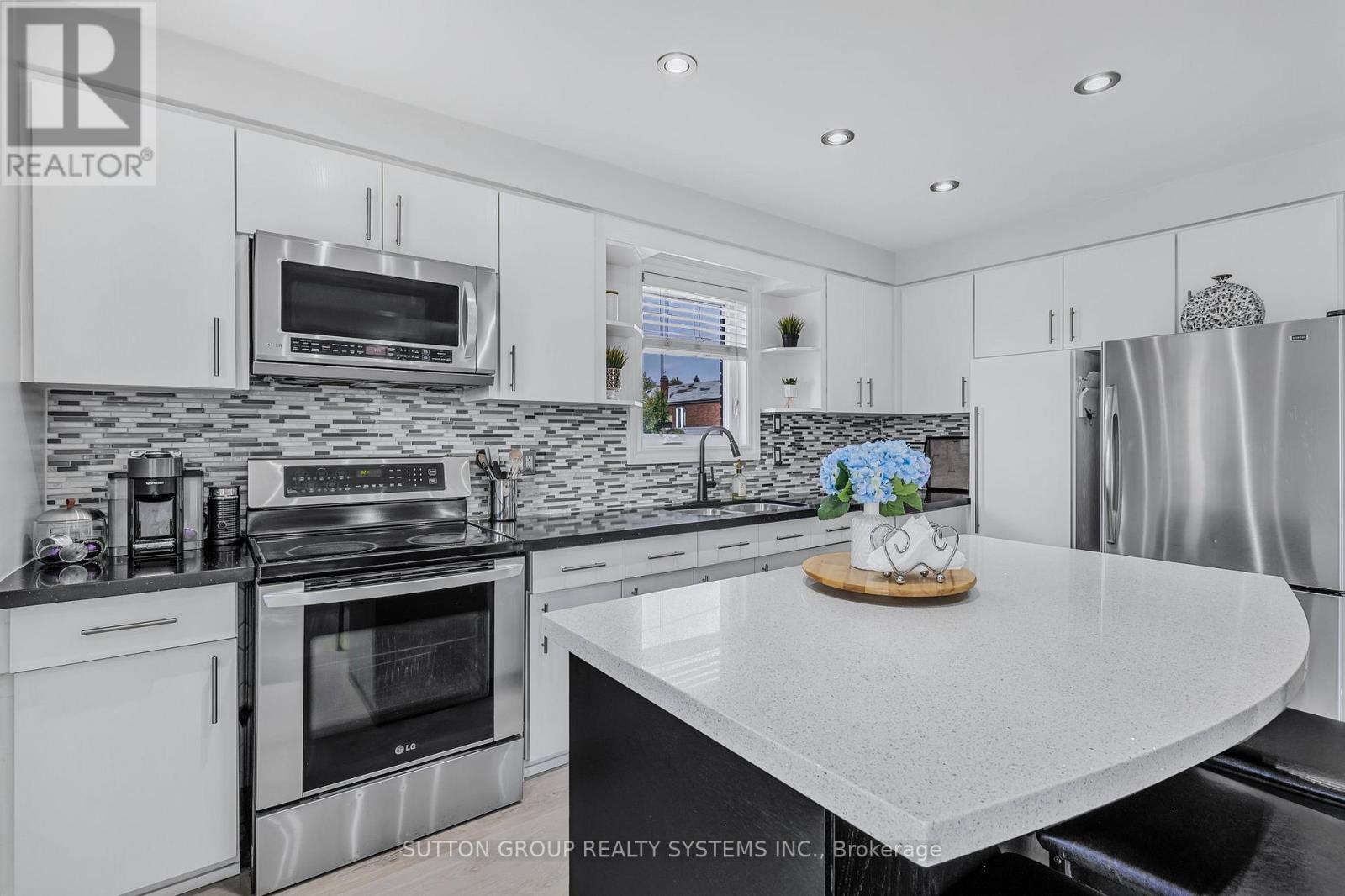 85 Kane Avenue, Toronto, Ontario  M6M 3M8 - Photo 5 - W12446097