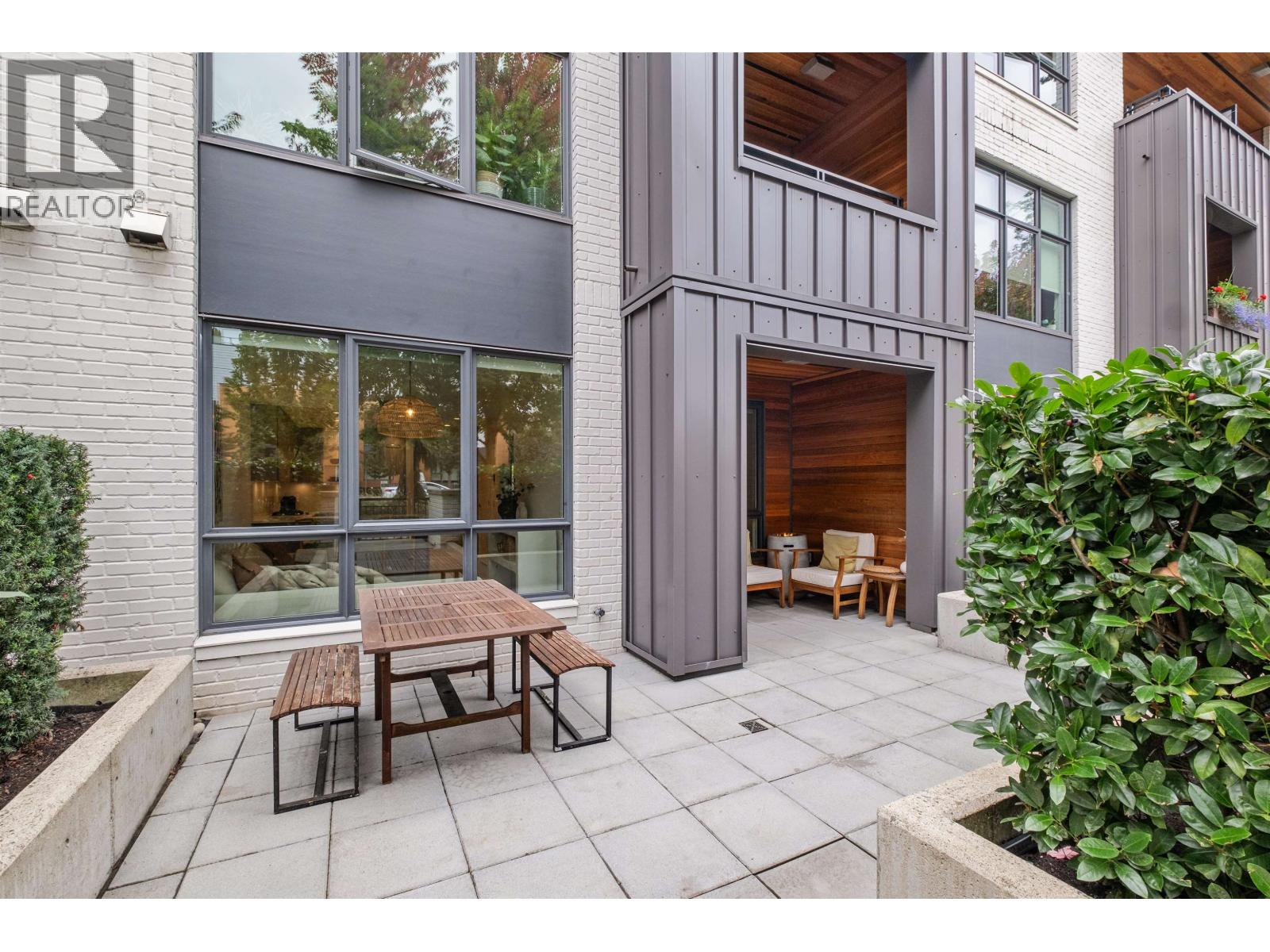 102 733 E 3rd Street, North Vancouver, British Columbia  V7L 1G8 - Photo 3 - R3056122