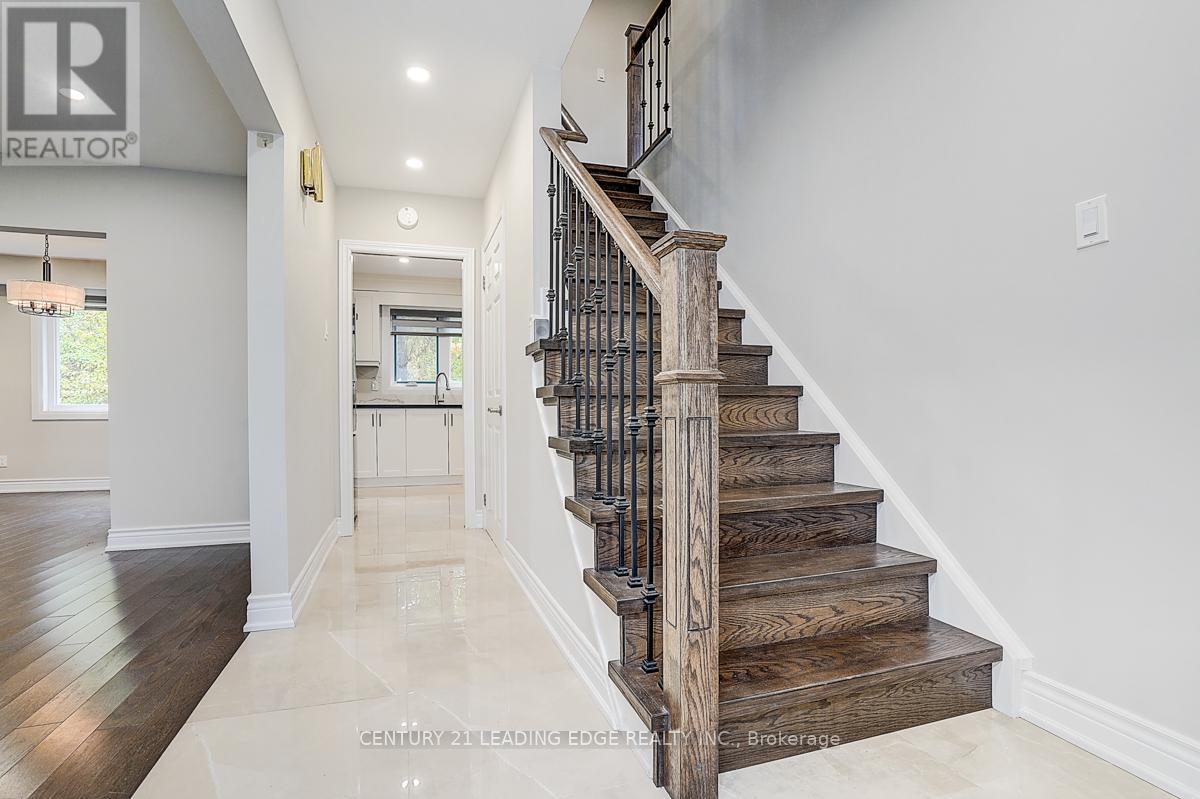 83 Southdale Drive, Markham, Ontario  L3P 1K1 - Photo 4 - N12464063