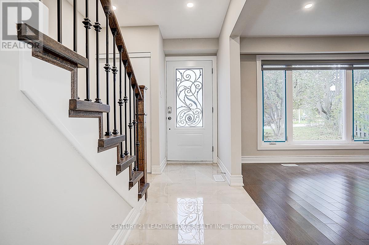 83 Southdale Drive, Markham, Ontario  L3P 1K1 - Photo 5 - N12464063