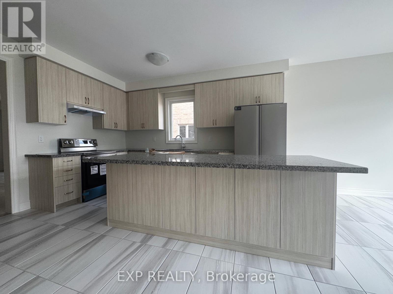 9 Kenneth Appleton Avenue, Richmond Hill, Ontario  L4B 3X9 - Photo 4 - N12459788