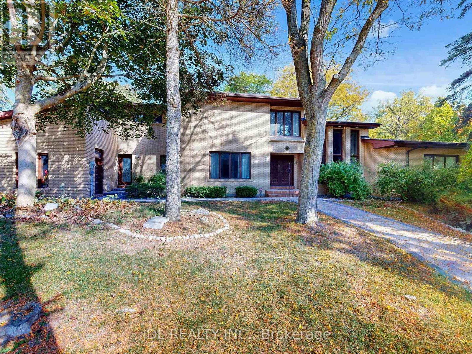 11 Moodie Drive, Richmond Hill, Ontario  L4C 8C9 - Photo 3 - N12419156