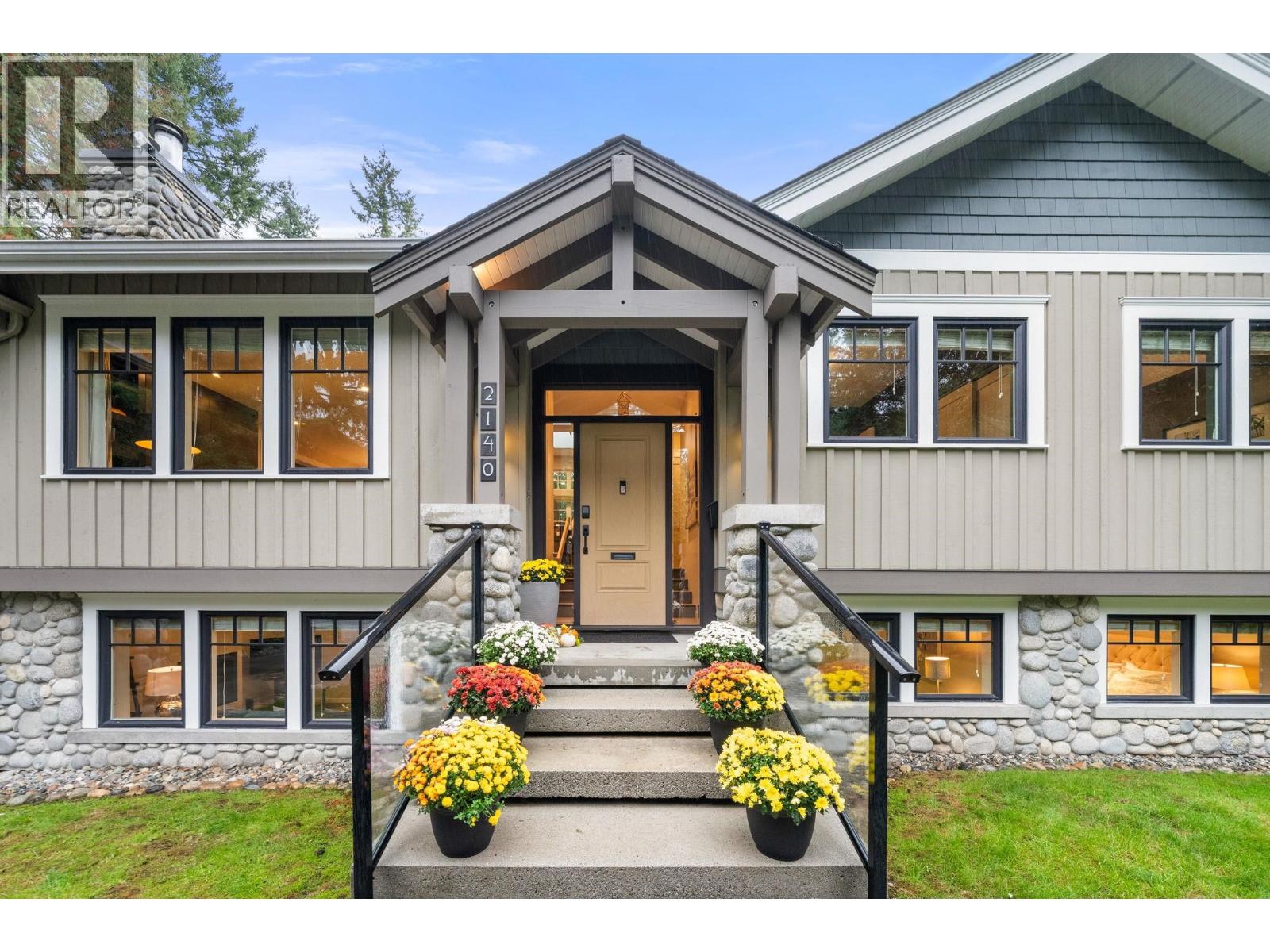 2140 Pemberton Avenue, North Vancouver, British Columbia  V7P 2T1 - Photo 1 - R3059039