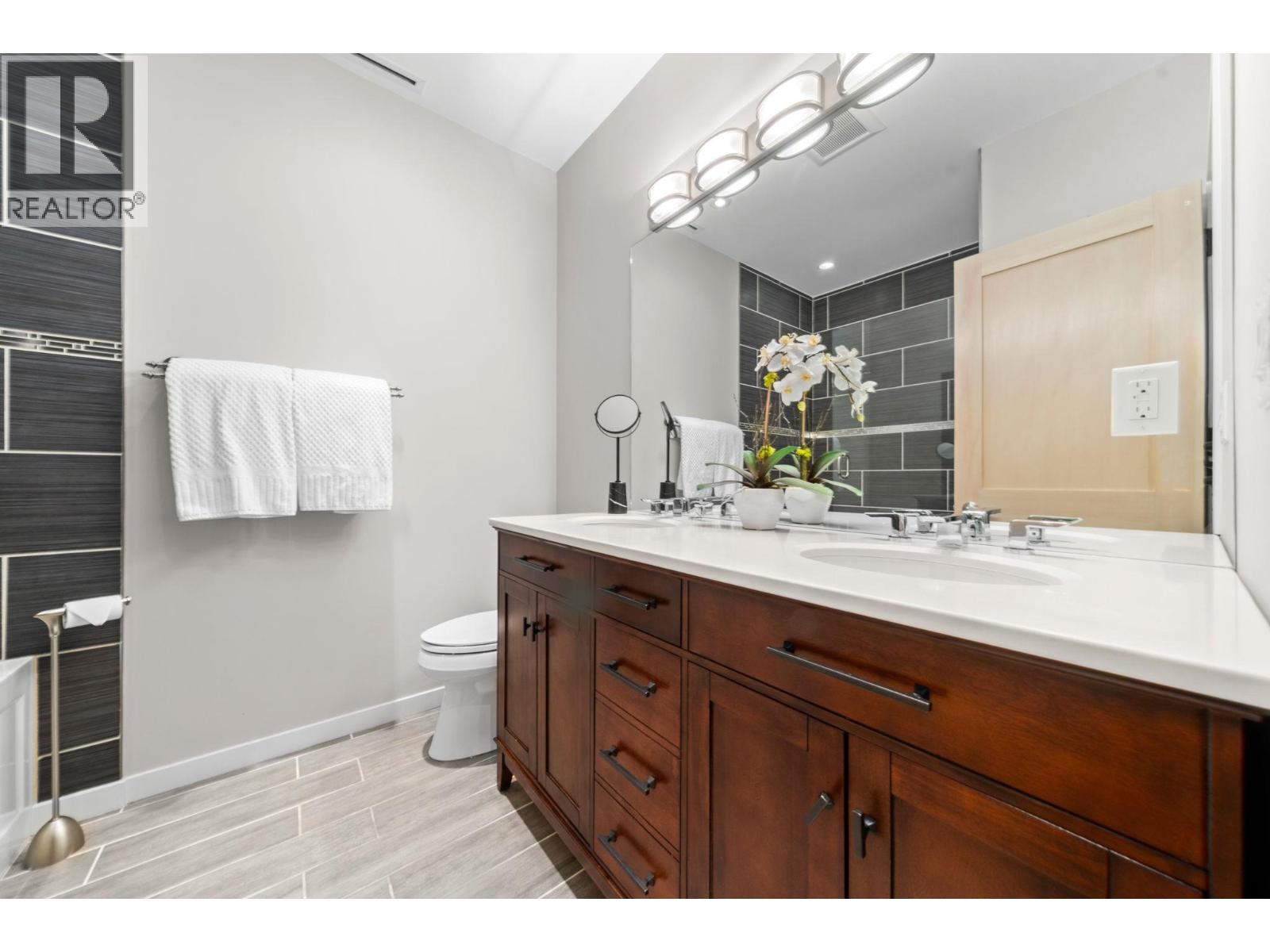 2140 Pemberton Avenue, North Vancouver, British Columbia  V7P 2T1 - Photo 16 - R3059039
