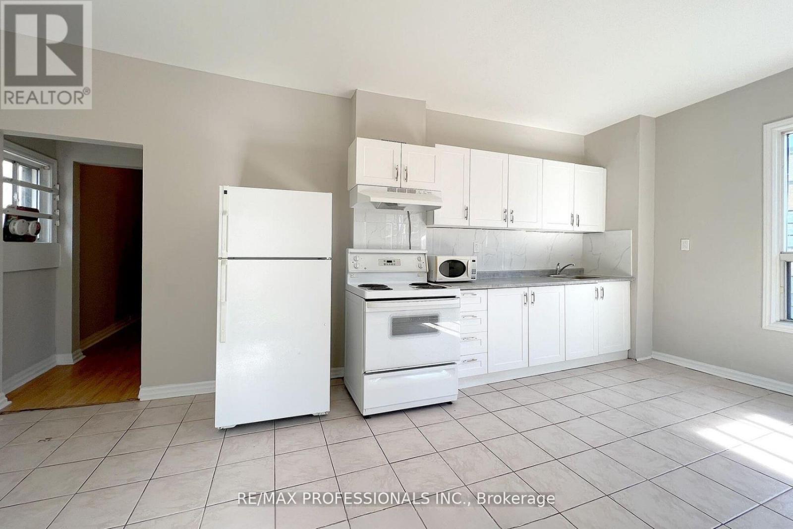 Upper - 345 Dundas Street E, Toronto, Ontario  M5A 2A2 - Photo 21 - C12464552