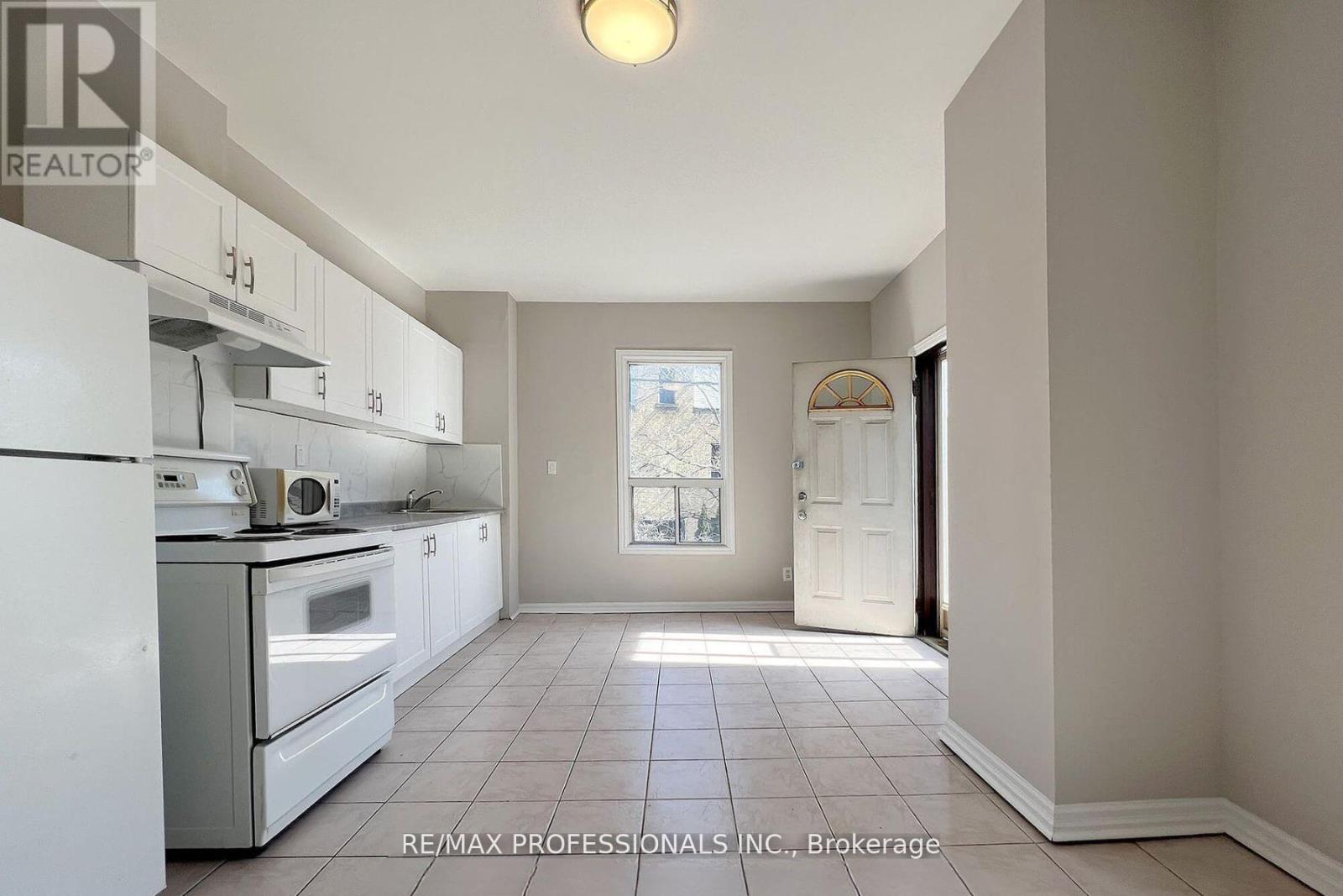 Upper - 345 Dundas Street E, Toronto, Ontario  M5A 2A2 - Photo 5 - C12464552