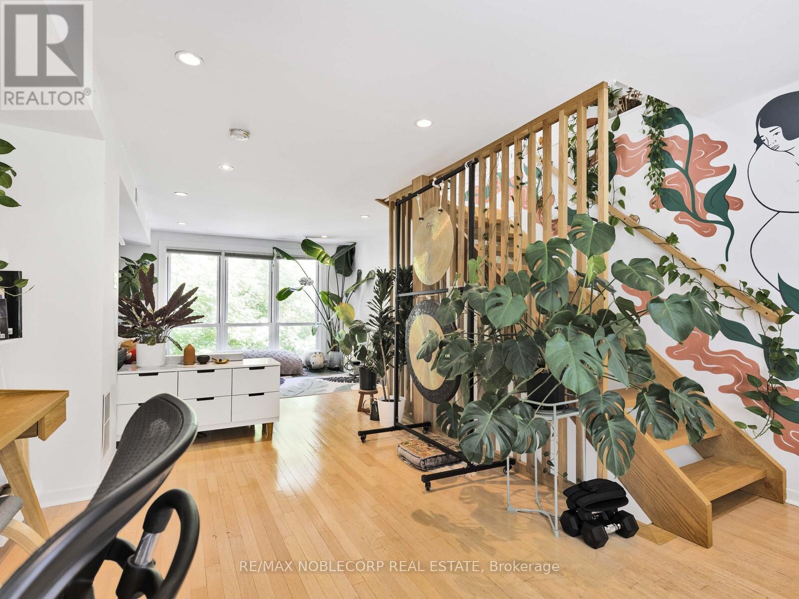 11 Hill Crest Avenue, Toronto, Ontario  M4X 1W1 - Photo 10 - C12464555