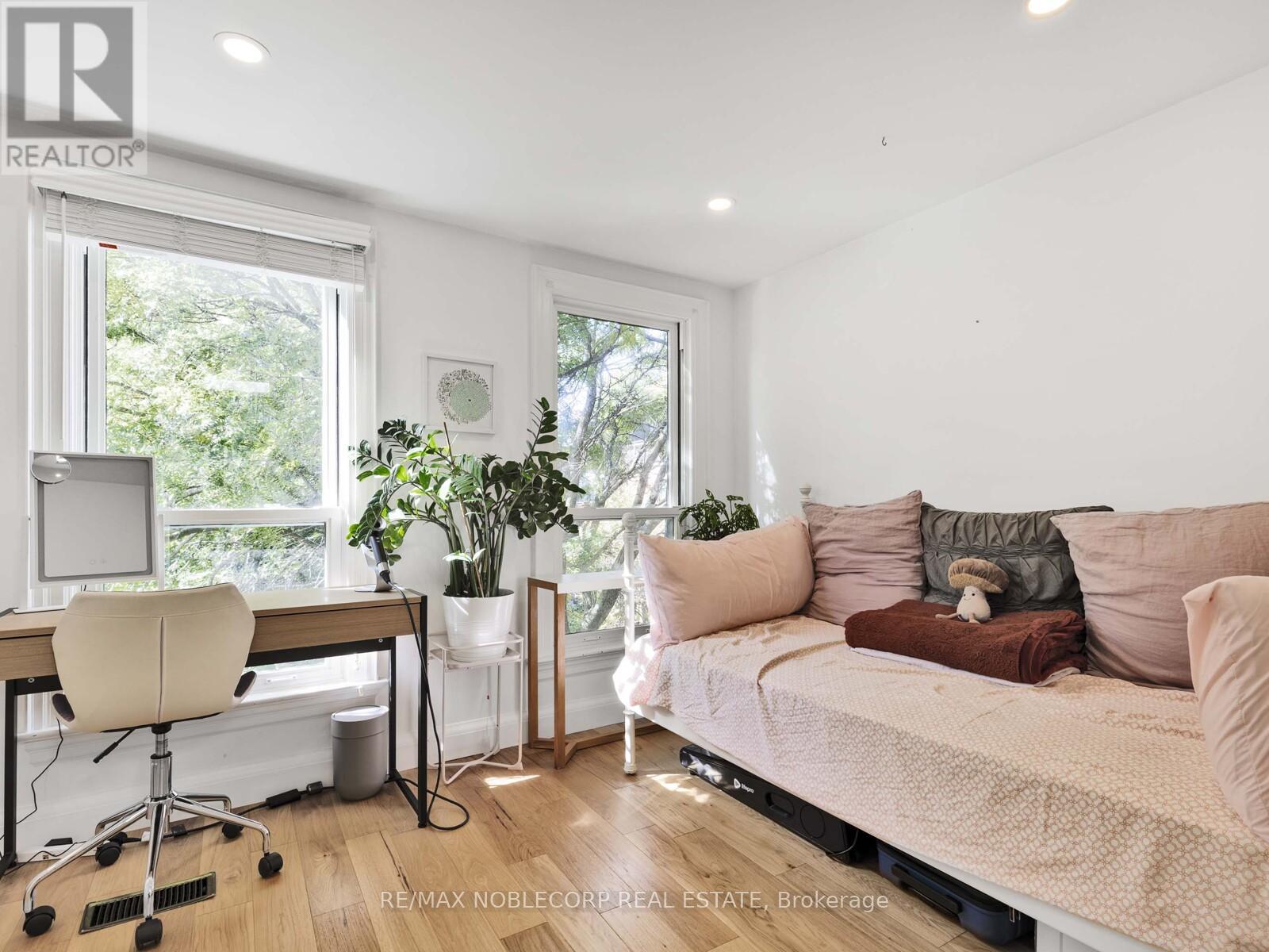 11 Hill Crest Avenue, Toronto, Ontario  M4X 1W1 - Photo 12 - C12464555