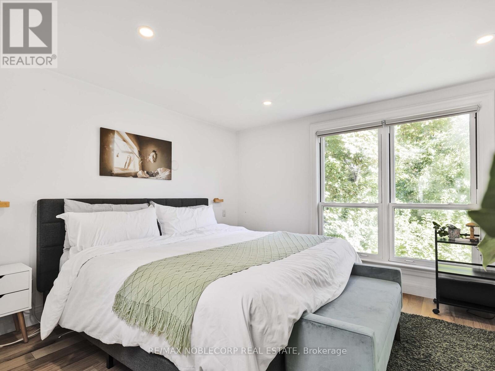 11 Hill Crest Avenue, Toronto, Ontario  M4X 1W1 - Photo 14 - C12464555