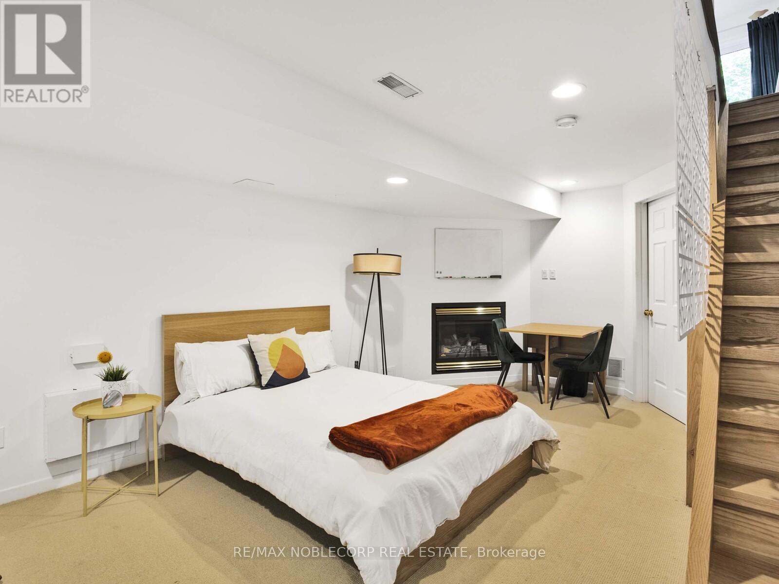 11 Hill Crest Avenue, Toronto, Ontario  M4X 1W1 - Photo 16 - C12464555
