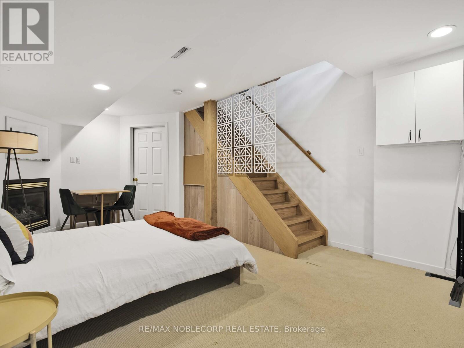 11 Hill Crest Avenue, Toronto, Ontario  M4X 1W1 - Photo 17 - C12464555