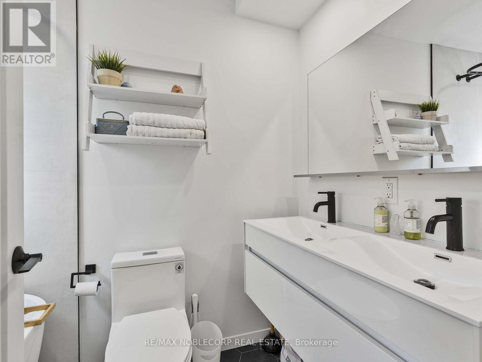 11 Hill Crest Avenue, Toronto, Ontario  M4X 1W1 - Photo 19 - C12464555