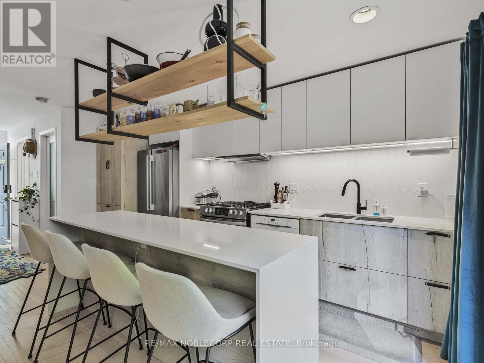 11 Hill Crest Avenue, Toronto, Ontario  M4X 1W1 - Photo 6 - C12464555