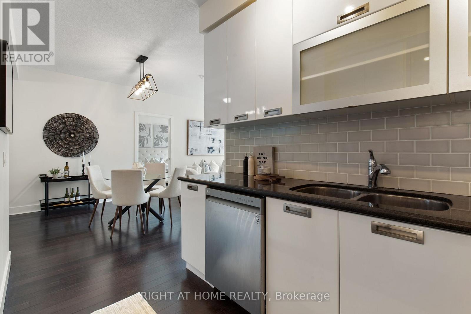 732 - 90 Stadium Road, Toronto, Ontario  M5V 3W5 - Photo 12 - C12464565