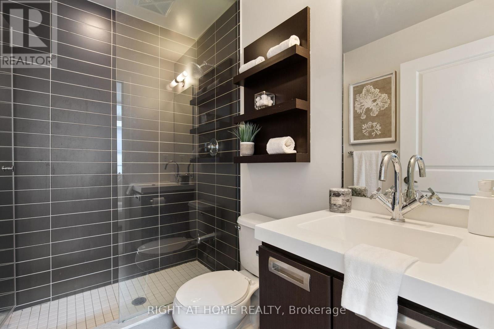 732 - 90 Stadium Road, Toronto, Ontario  M5V 3W5 - Photo 18 - C12464565