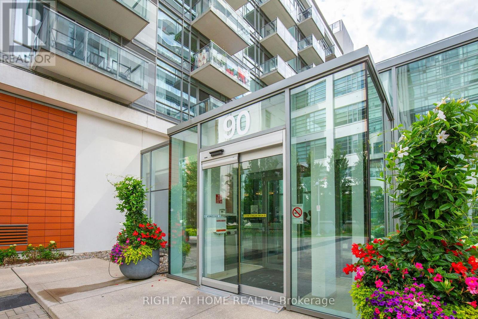 732 - 90 Stadium Road, Toronto, Ontario  M5V 3W5 - Photo 2 - C12464565