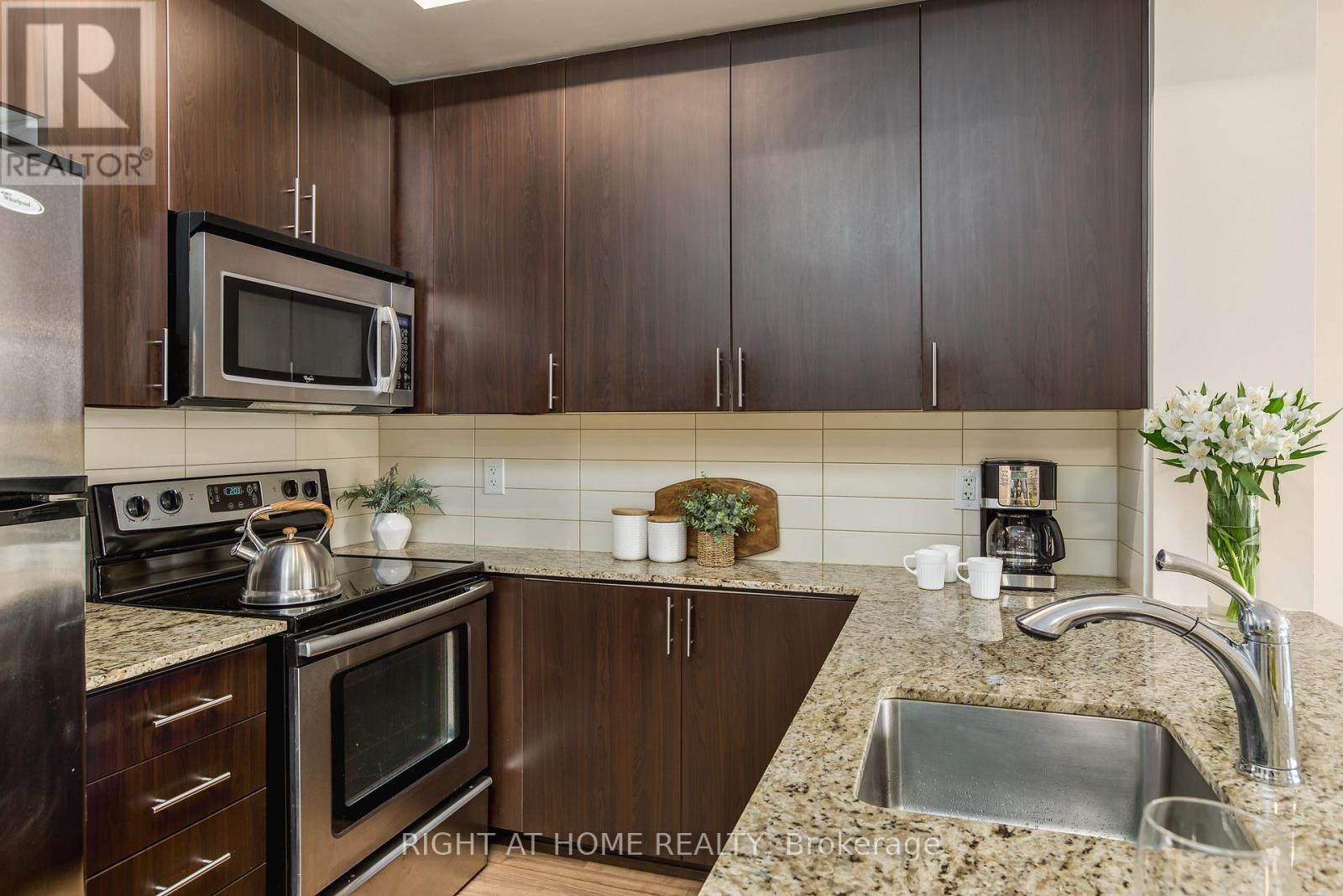 417 - 560 Front Street W, Toronto, Ontario  M5V 1C1 - Photo 10 - C12464569
