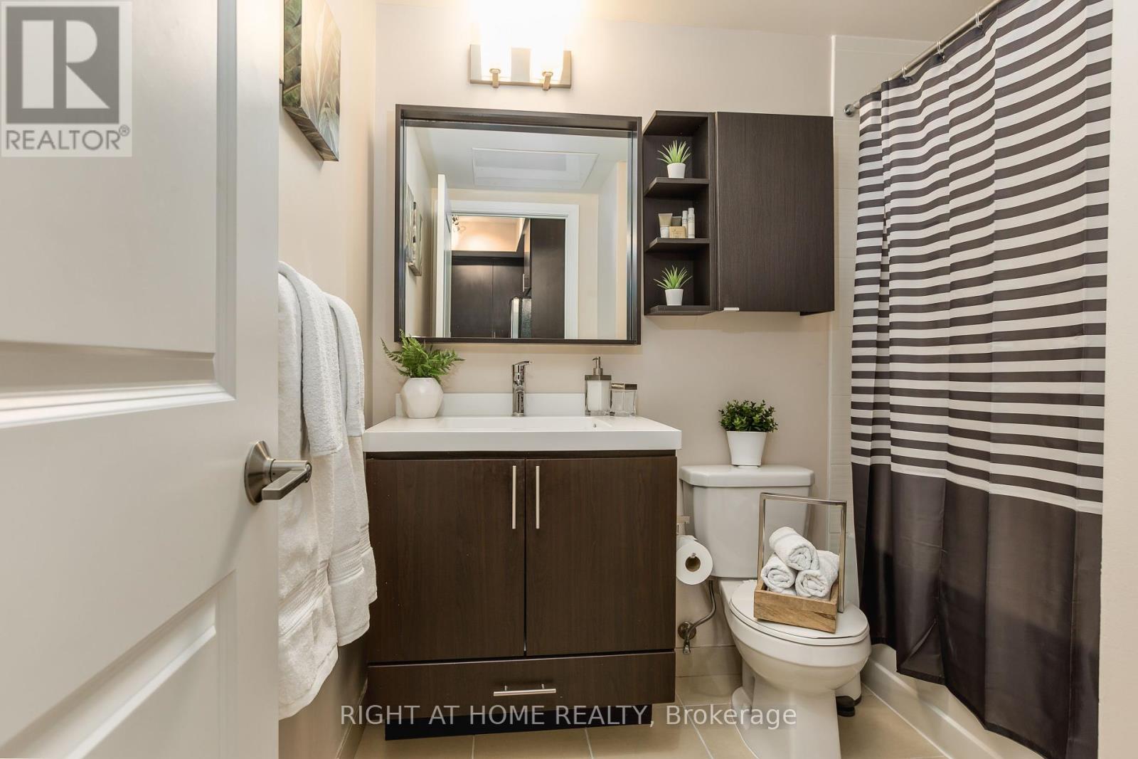 417 - 560 Front Street W, Toronto, Ontario  M5V 1C1 - Photo 14 - C12464569