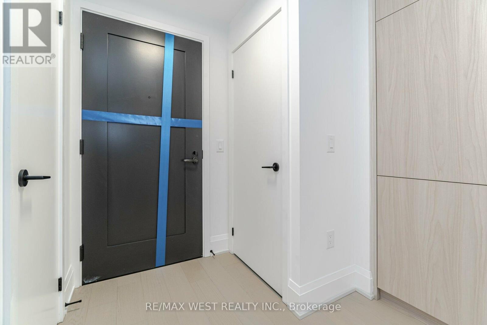 201 - 123 Portland St Street, Toronto, Ontario  M5V 2N4 - Photo 3 - C12464596