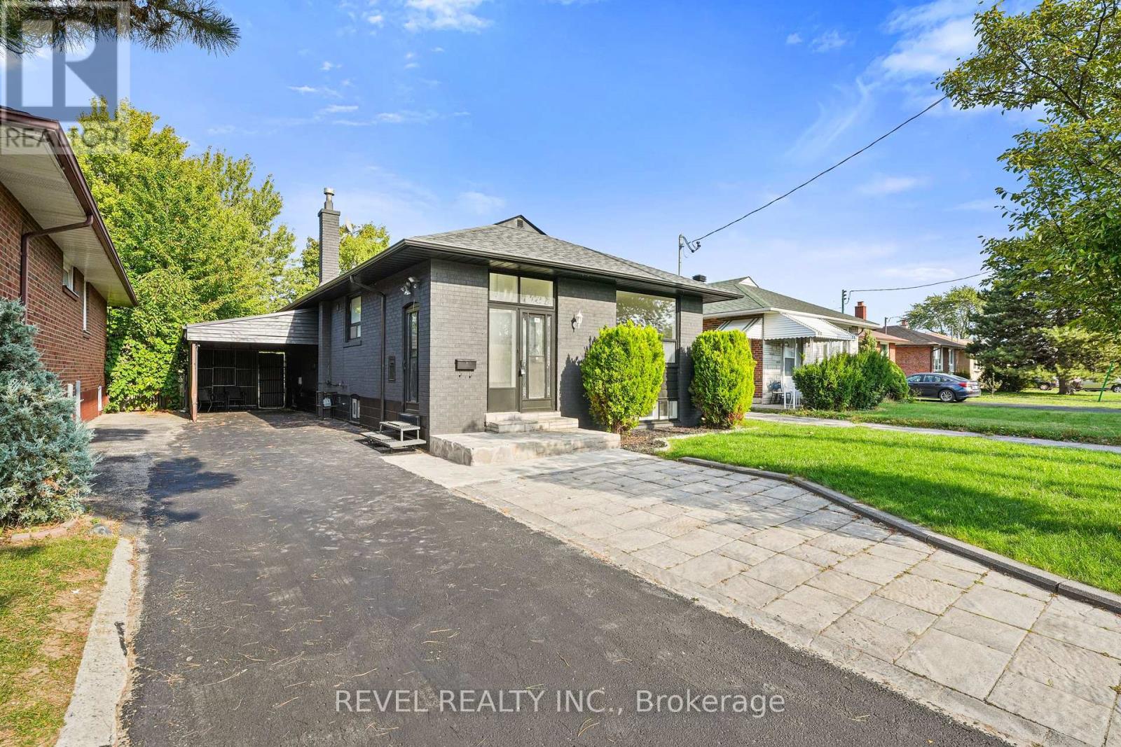 63 CROSLAND DRIVE, Toronto, Ontario