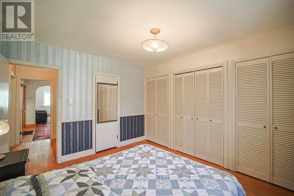 22 Parkview Hill Crescent, Toronto, Ontario  M4B 1P7 - Photo 11 - E12464562