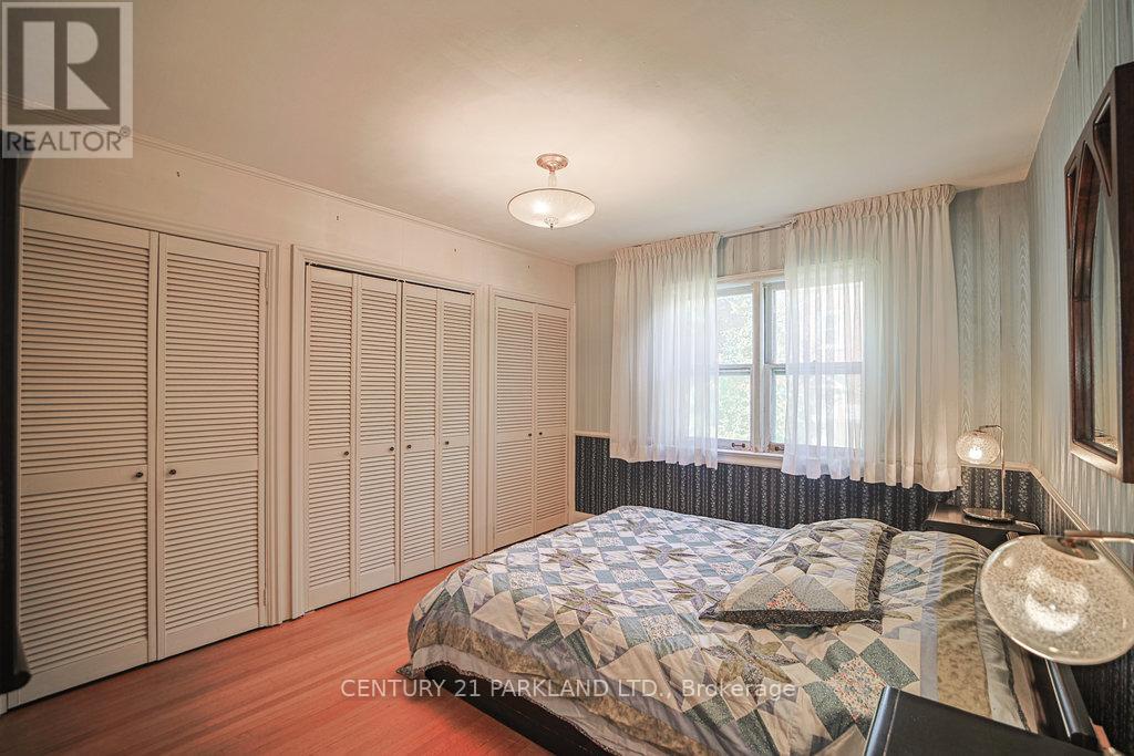 22 Parkview Hill Crescent, Toronto, Ontario  M4B 1P7 - Photo 12 - E12464562