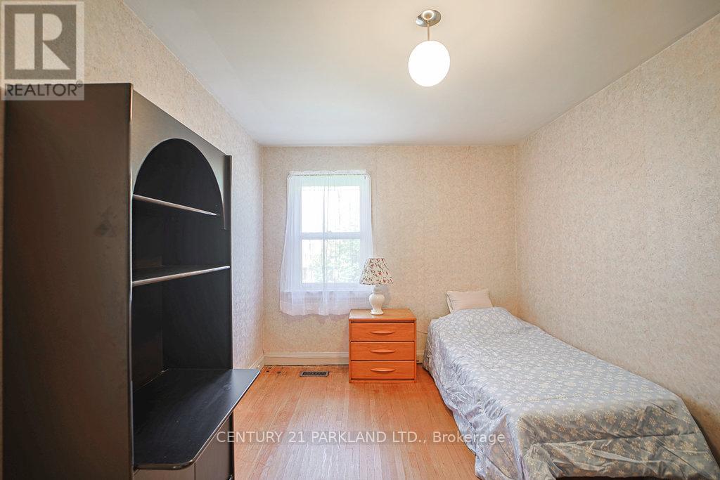 22 Parkview Hill Crescent, Toronto, Ontario  M4B 1P7 - Photo 13 - E12464562