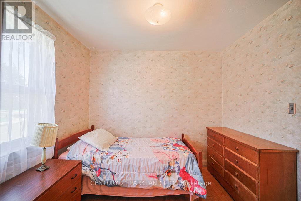 22 Parkview Hill Crescent, Toronto, Ontario  M4B 1P7 - Photo 14 - E12464562