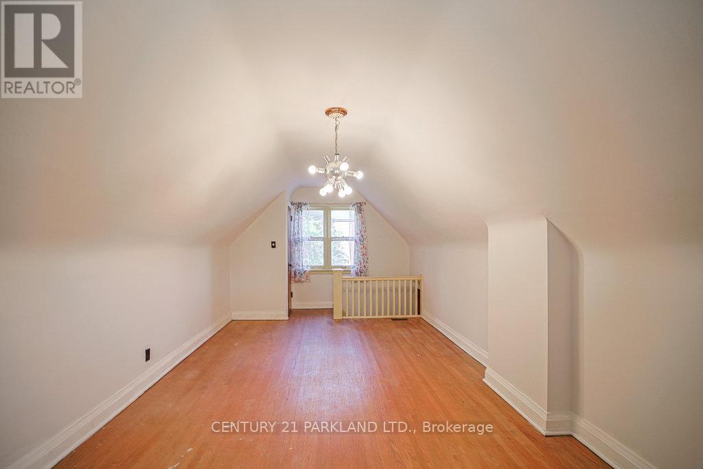 22 Parkview Hill Crescent, Toronto, Ontario  M4B 1P7 - Photo 18 - E12464562