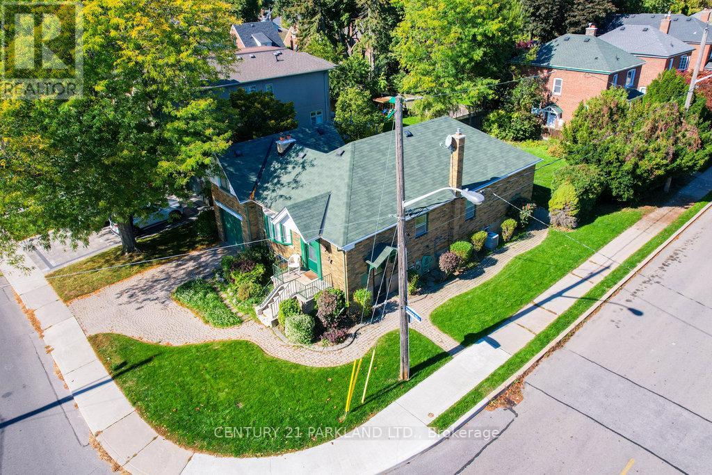 22 Parkview Hill Crescent, Toronto, Ontario  M4B 1P7 - Photo 2 - E12464562