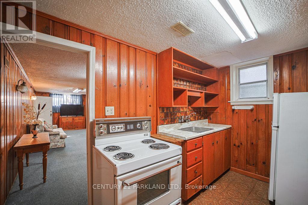 22 Parkview Hill Crescent, Toronto, Ontario  M4B 1P7 - Photo 21 - E12464562