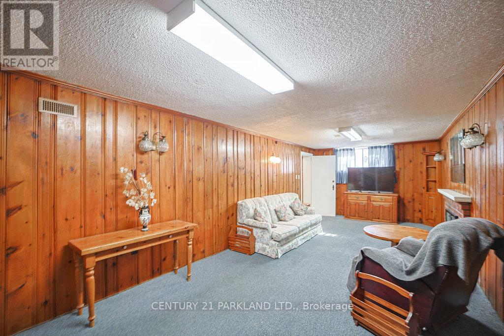 22 Parkview Hill Crescent, Toronto, Ontario  M4B 1P7 - Photo 23 - E12464562