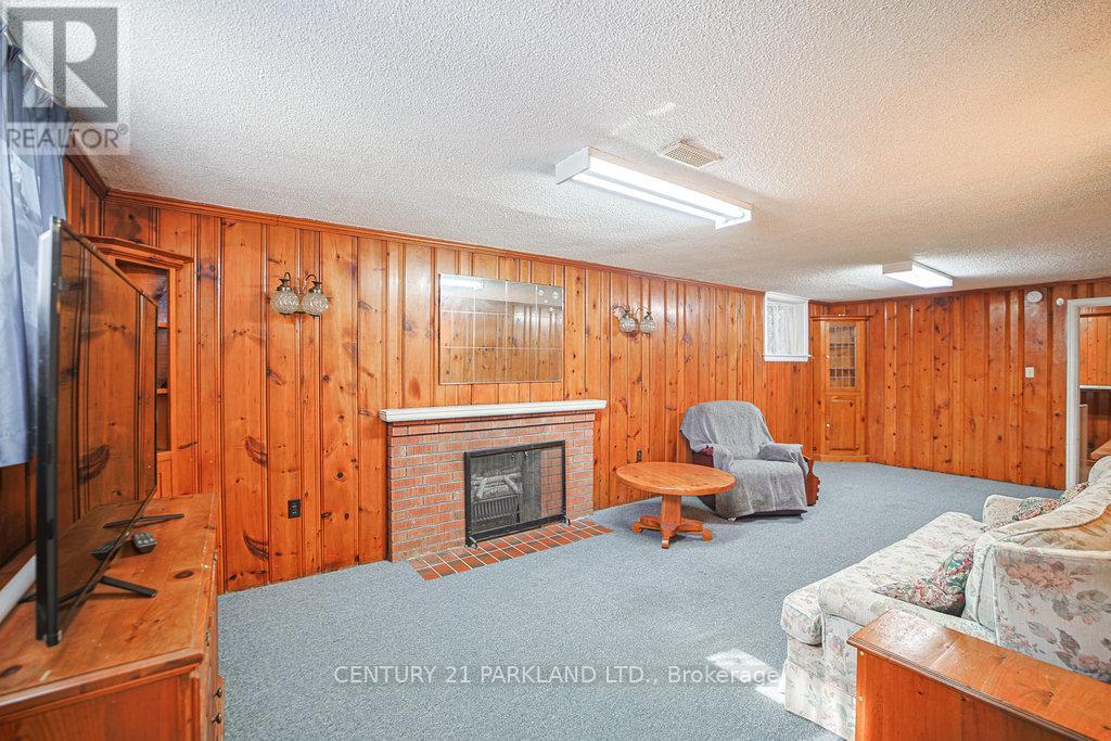 22 Parkview Hill Crescent, Toronto, Ontario  M4B 1P7 - Photo 24 - E12464562