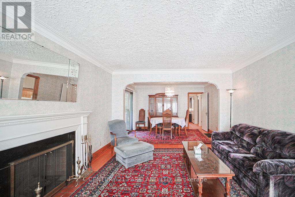 22 Parkview Hill Crescent, Toronto, Ontario  M4B 1P7 - Photo 4 - E12464562