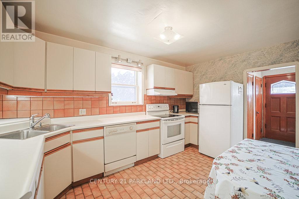 22 Parkview Hill Crescent, Toronto, Ontario  M4B 1P7 - Photo 7 - E12464562
